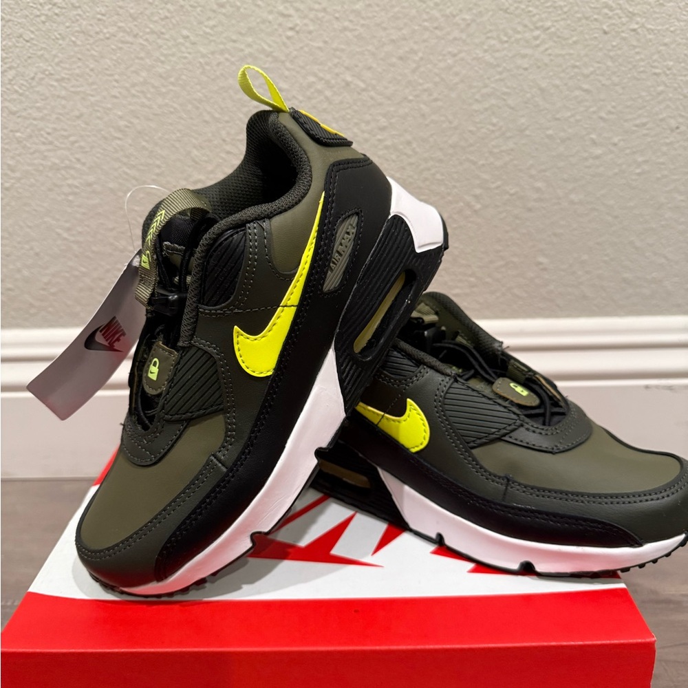 Nike Air Max 90 Toggle - color Olive Sequoia